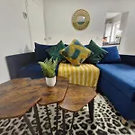 Lovely 2 Bed Heathrow And Parking