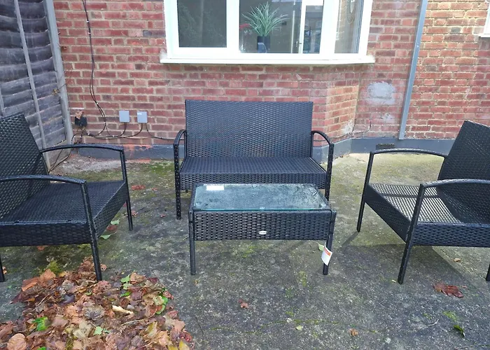 Lovely 2 Bed Heathrow And Parking