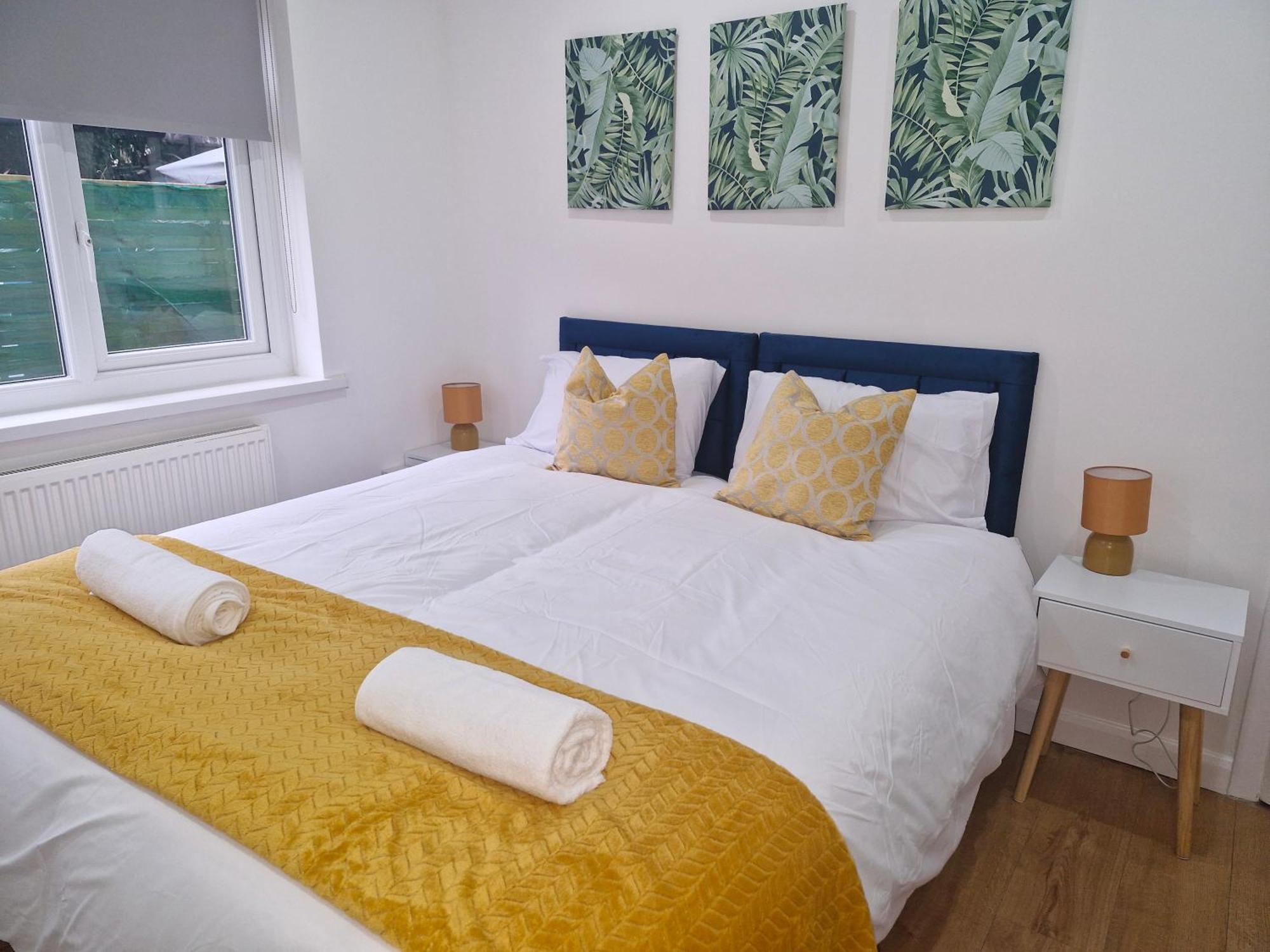 Lovely 2 Bed Heathrow And Parking Apartment Feltham